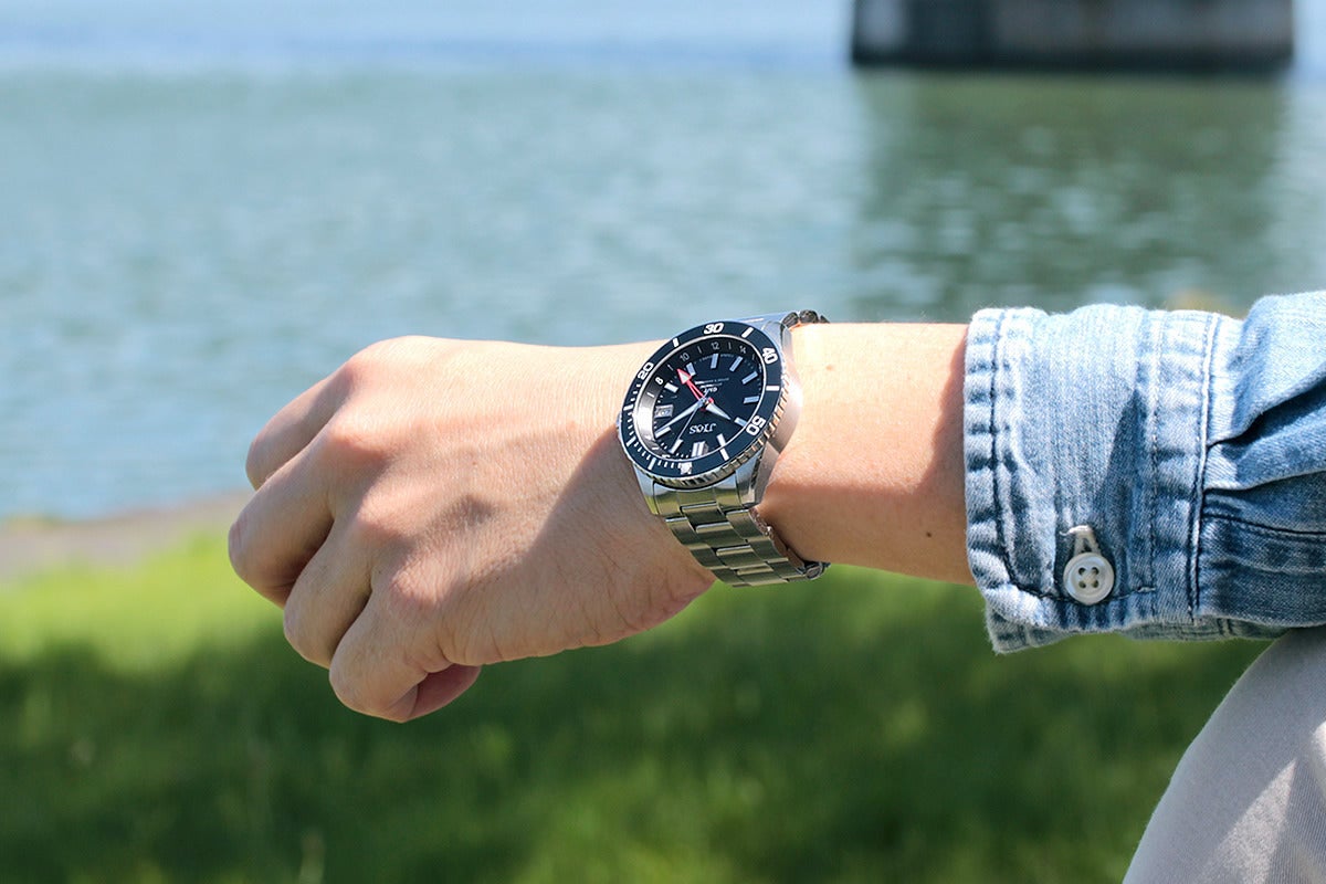 GMT×200m防水】ハイスペック日本製自動巻き腕時計!地方発ブランドを